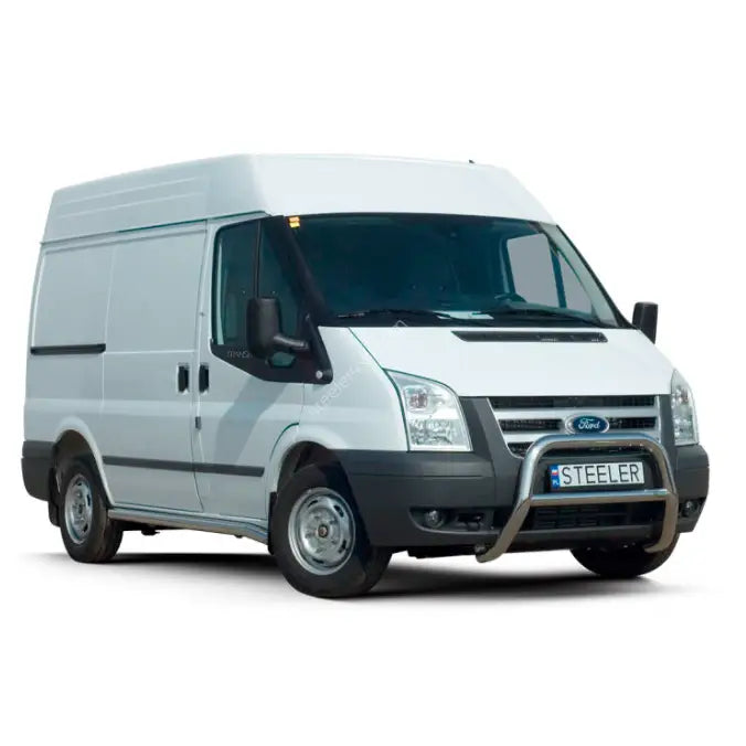 Frontbøyle på Ford Transit 06-12 EC godkjent med tverrør foran grill, hvit varebil på hvit bakgrunn.