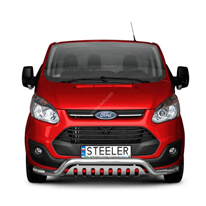 Frontbøyle på rød Ford Transit Custom 12-18, krommet og montert under støtfangeren.