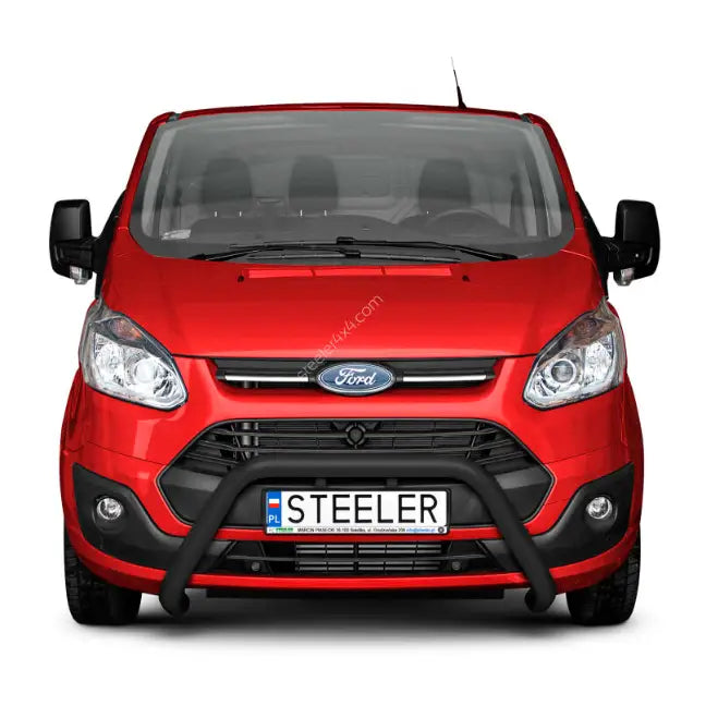 Kufanger på rød Ford Transit Custom 12-18 med svarte stålrør og synlig frontgrill foran.