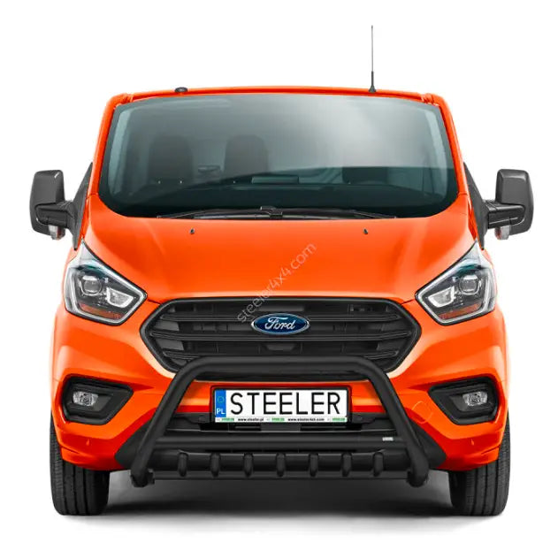 Kufanger til Ford Transit Custom 18-23 montert foran grillen på oransje varebil med skiltet STEELER.