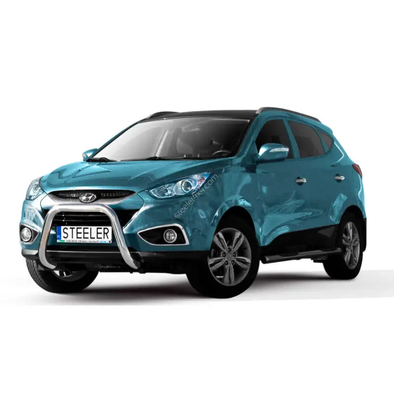 Frontbøyle Hyundai Ix35 09-15 montert på blå SUV sett skrått forfra med mørke vinduer.