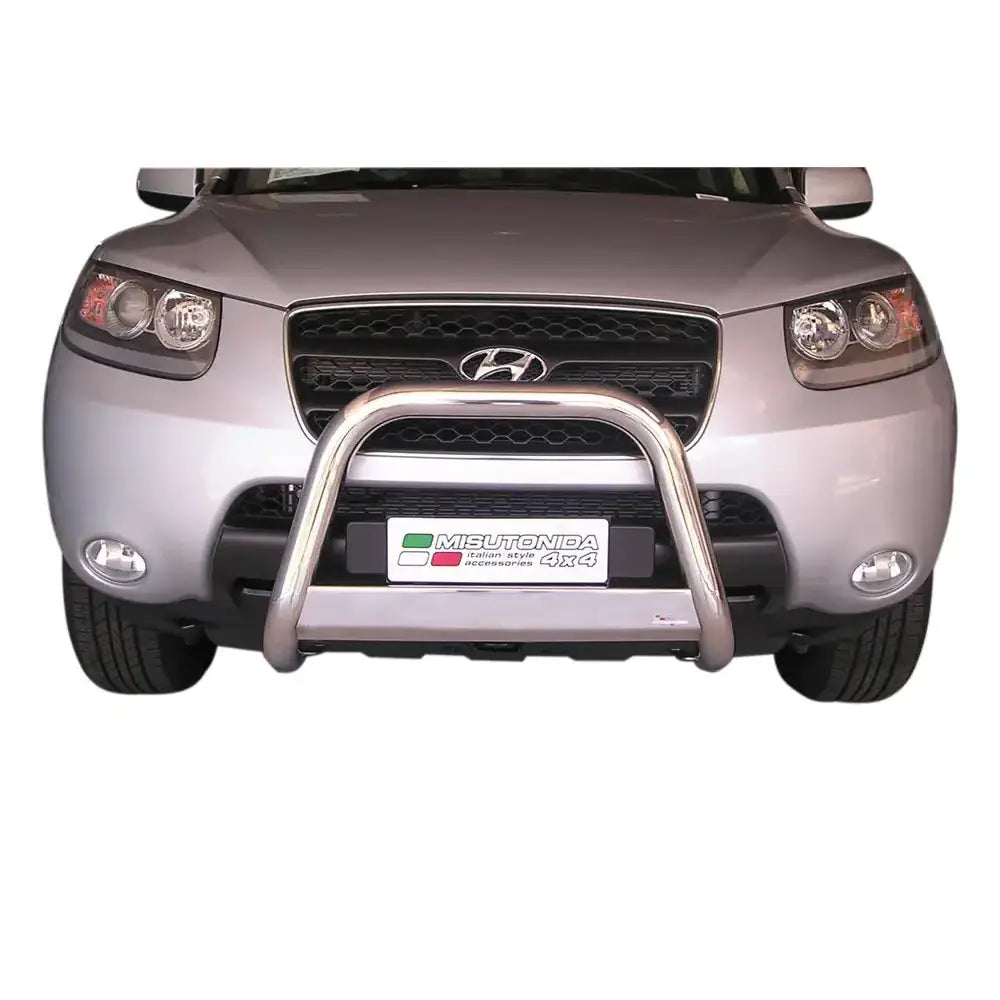 Frontbøyle Hyundai Santa Fe 06-10 montert foran på SUV, sølvfarget metall foran grill og hovedlys.