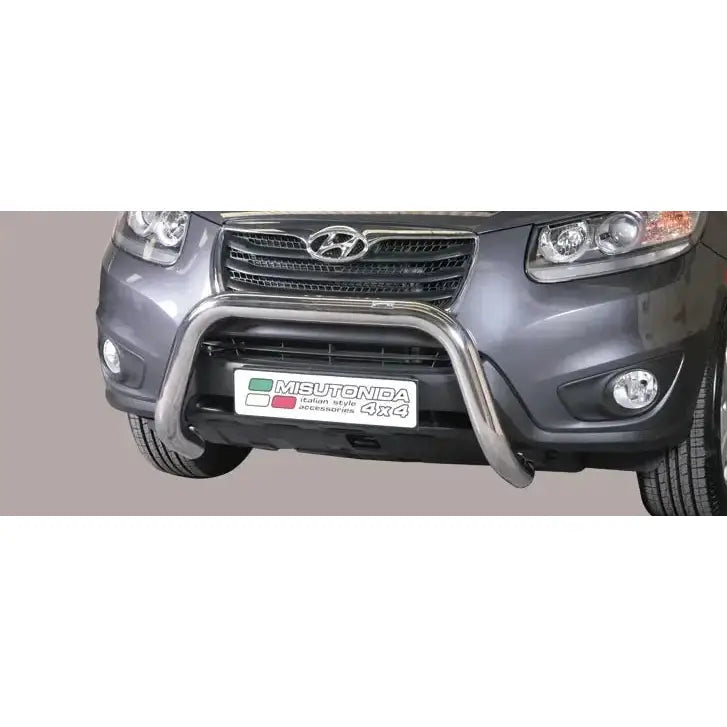 Frontbøyle Hyundai Santa Fe 10-12 EC Godkjent Super Bar montert på grå SUV sett forfra.