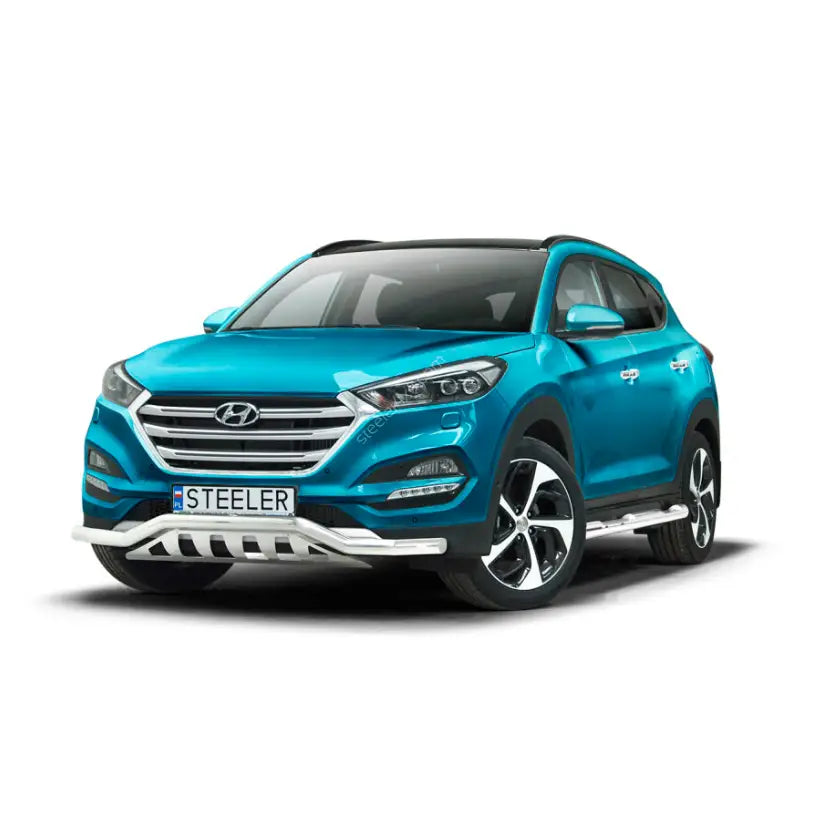 Frontbøyle Hyundai Tucson 15-18 med sølvfargede bøyler foran, sett skrått forfra på turkis SUV.
