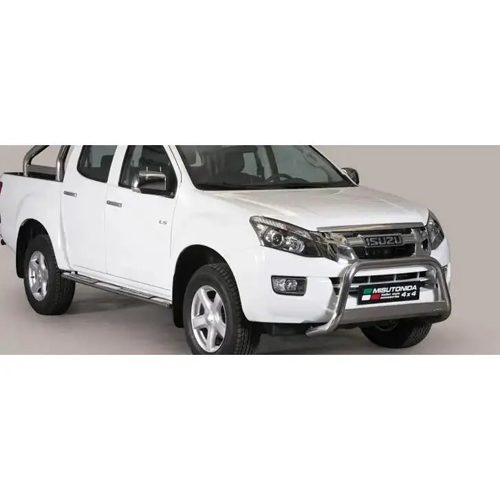Frontbøyle på Isuzu D-Max 12-16 EC, forkrommet, montert foran på hvit pickup med stigtrinn og sølvfelger.