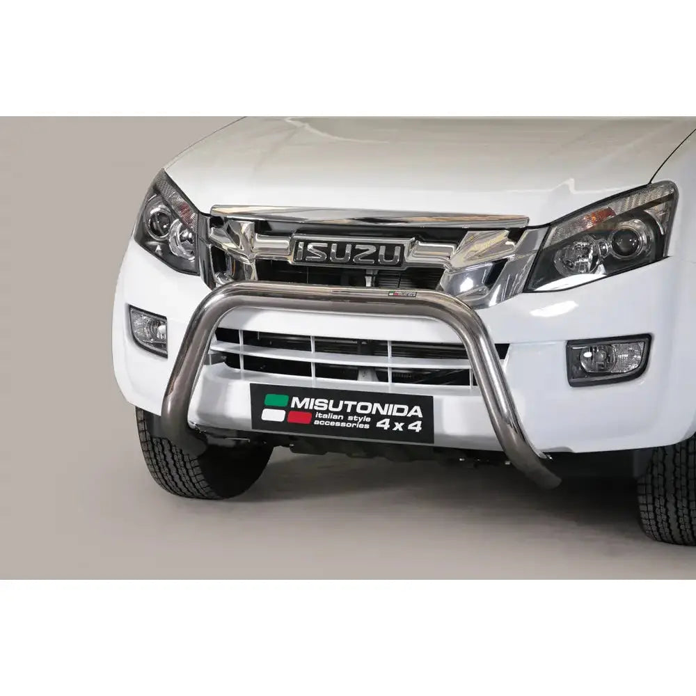 Frontbøyle Isuzu D-Max 12-16 EC-Godkjent Super Bar montert på hvit SUV sett rett forfra.