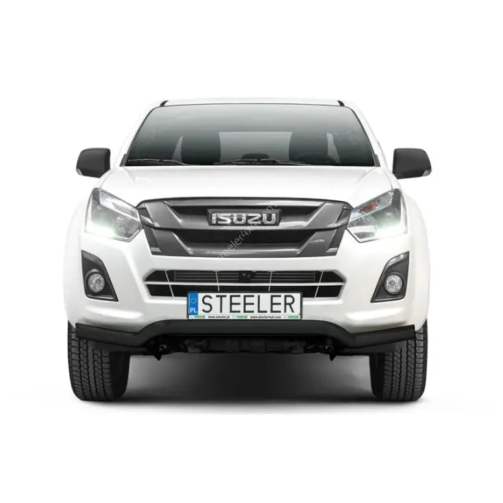 Kufanger på hvit Isuzu D-Max 12-17 EC med mørk grill og frontlys, sett rett forfra.