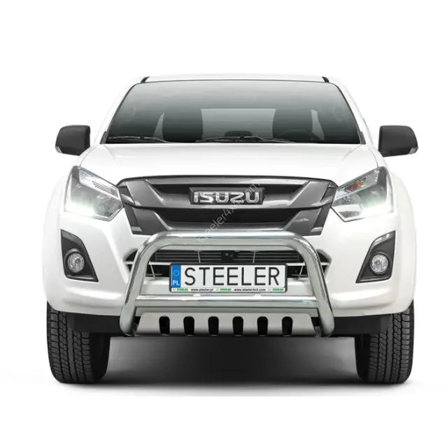 Frontbøyle på Isuzu D-Max 12-17 EC montert foran, kromfarget med plate og synlig STEELER-logo.