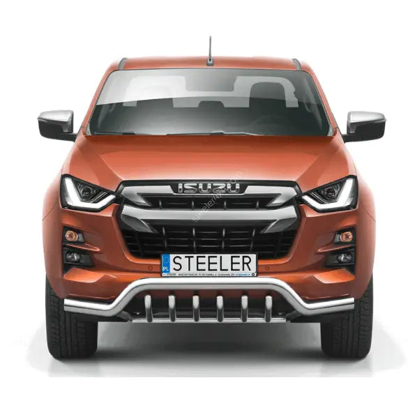 Frontbøyle Isuzu D-Max 20- EC godkjent lav i sølv montert under grill på oransje pickup.