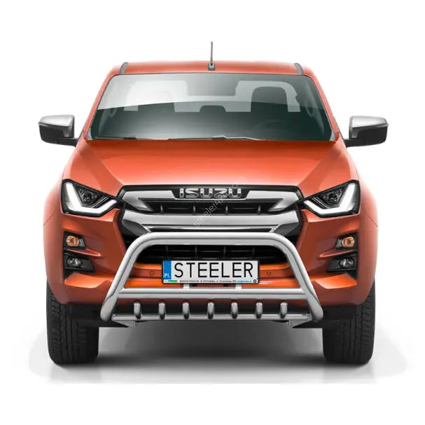 Frontbøyle på oransje Isuzu D-Max 20 med sølvfarget kufanger foran grillen, sett rett forfra.