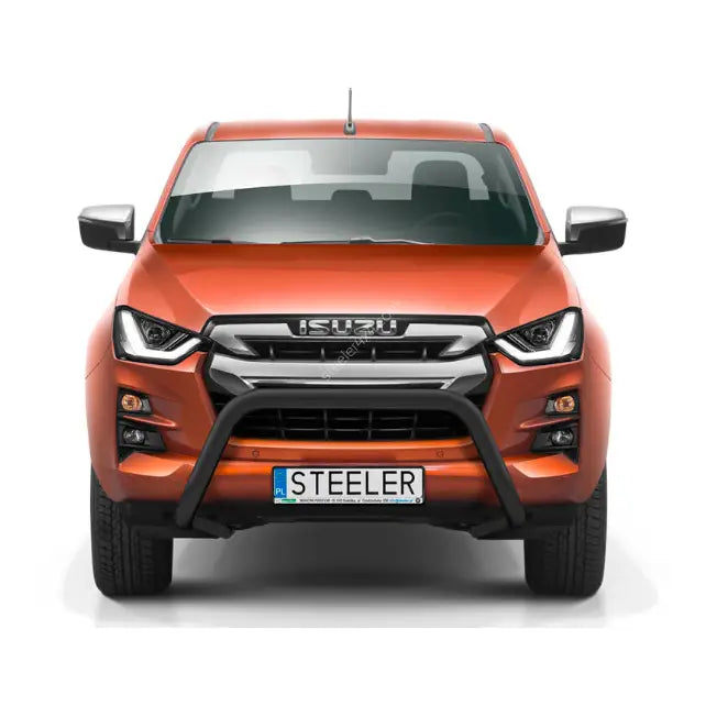 Kufanger på oransje Isuzu D-Max pickup sett forfra med svart frontbøyle og tydelig ISUZU-logo.