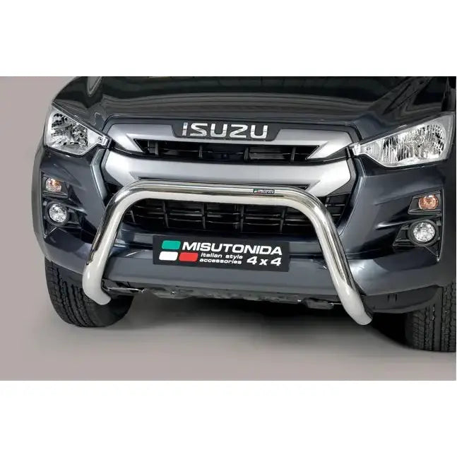 Frontbøyle Isuzu D-Max 20- EC godkjent Super Bar i sølvstål, montert på mørk pickup forfra.
