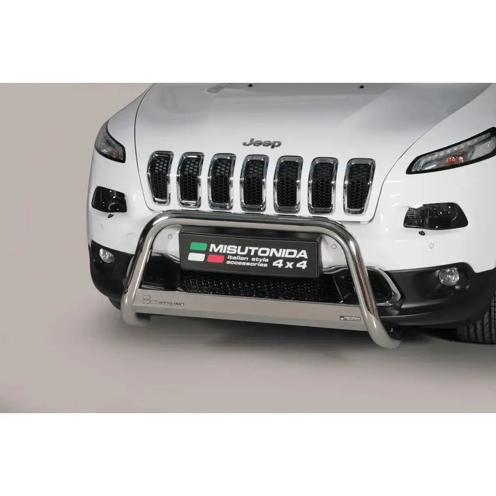 Frontbøyle Jeep Cherokee 14-20 i sølv rustfritt stål montert foran på hvit SUV.