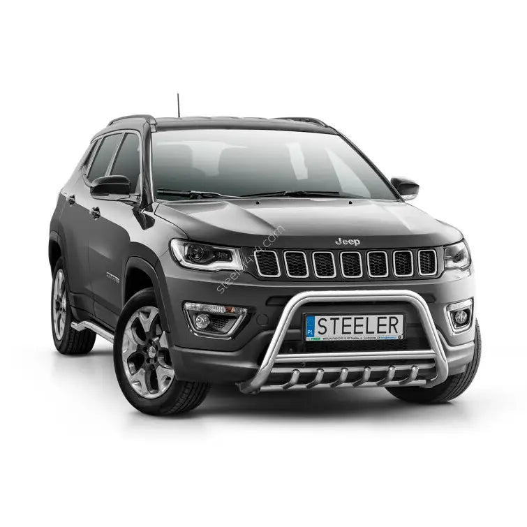 Frontbøyle Jeep Compass 17-21 EC godkjent montert foran grillen på svart SUV.