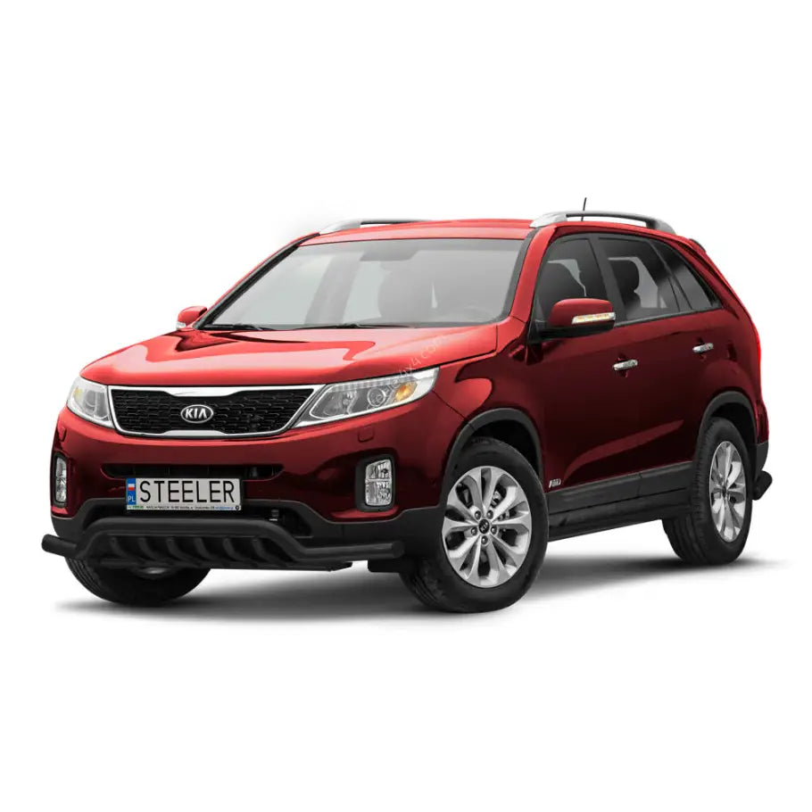 Kufanger på rød Kia Sorento 2012-2015 med sølvfelger, takstativ og sorte beskyttelsesdetaljer.