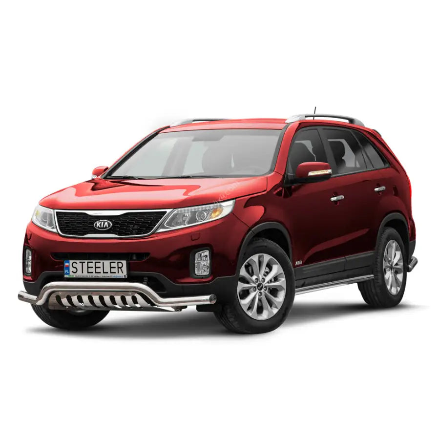 Frontbøyle på rød Kia Sorento 12-15 med sølvfarget beskyttelsesbøyle og takrails.