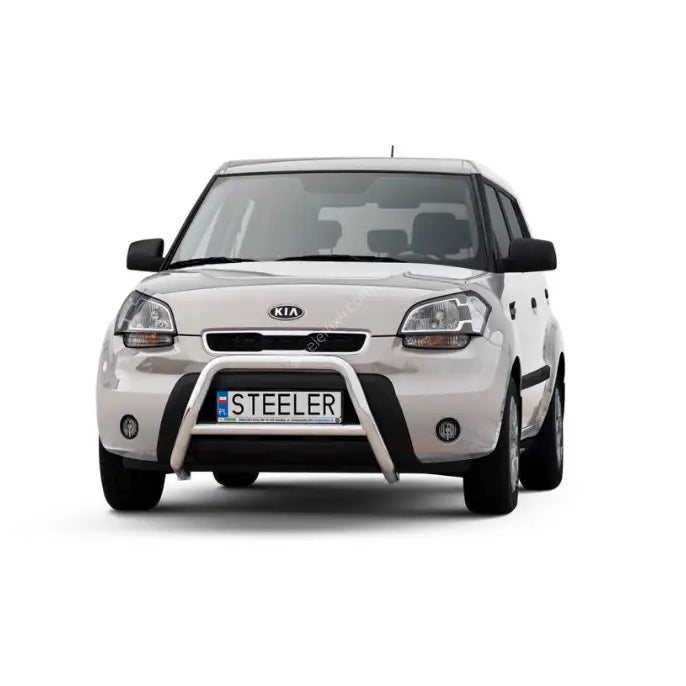 Frontbøyle til Kia Soul 08-11 EC godkjent, montert foran på hvit bil med sorte detaljer.