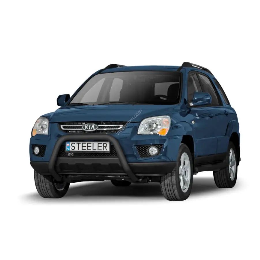 Kufanger på blå Kia Sportage 06-10 med sort frontbøyle, takrails og blanke felger mot hvit bakgrunn.