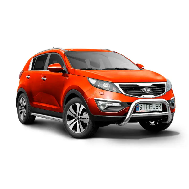 Frontbøyle Kia Sportage 10-15 montert på oransje SUV med sølvfarget kufanger og sorte detaljer.