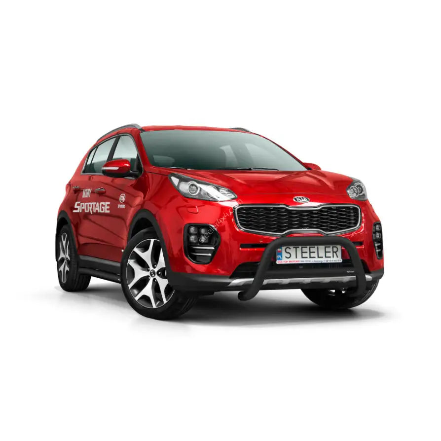 Kufanger på rød Kia Sportage 15-18 med sorte stigtrinn og store aluminiumsfelger, sett forfra og fra siden.