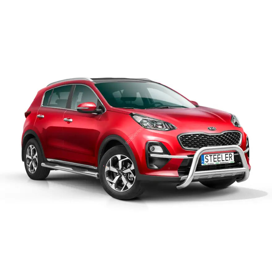 Frontbøyle Kia Sportage 18-21 montert på rød SUV med sølv kufanger og stigtrinn, sett forfra.