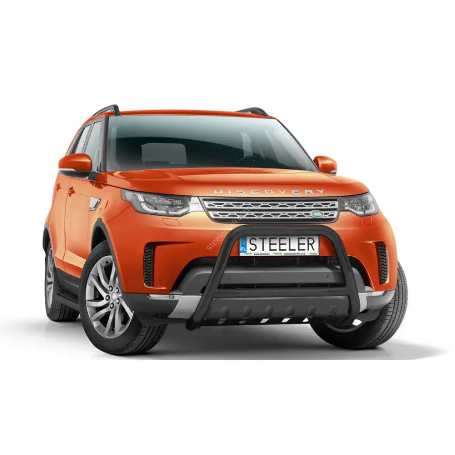 Kufanger på Land Rover Discovery V 17- i svart metall med nummerskilt, sett forfra.