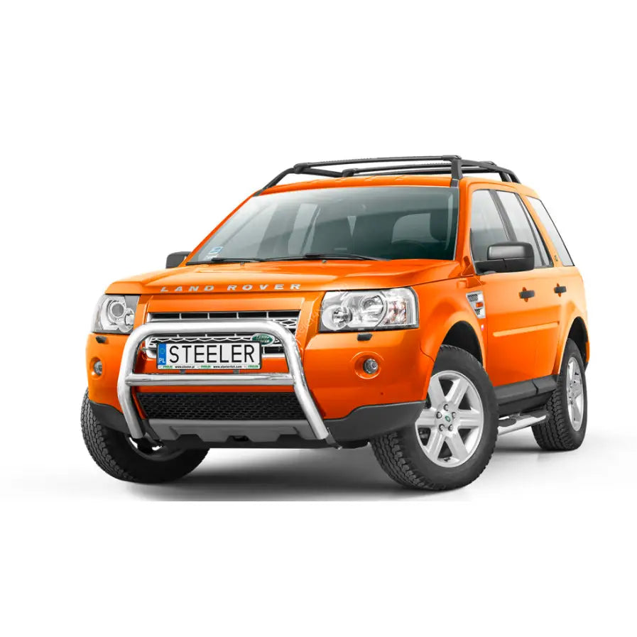 Frontbøyle på Land Rover Freelander 07-14 med sølvfarget kufanger og takstativ, sett skrått forfra.