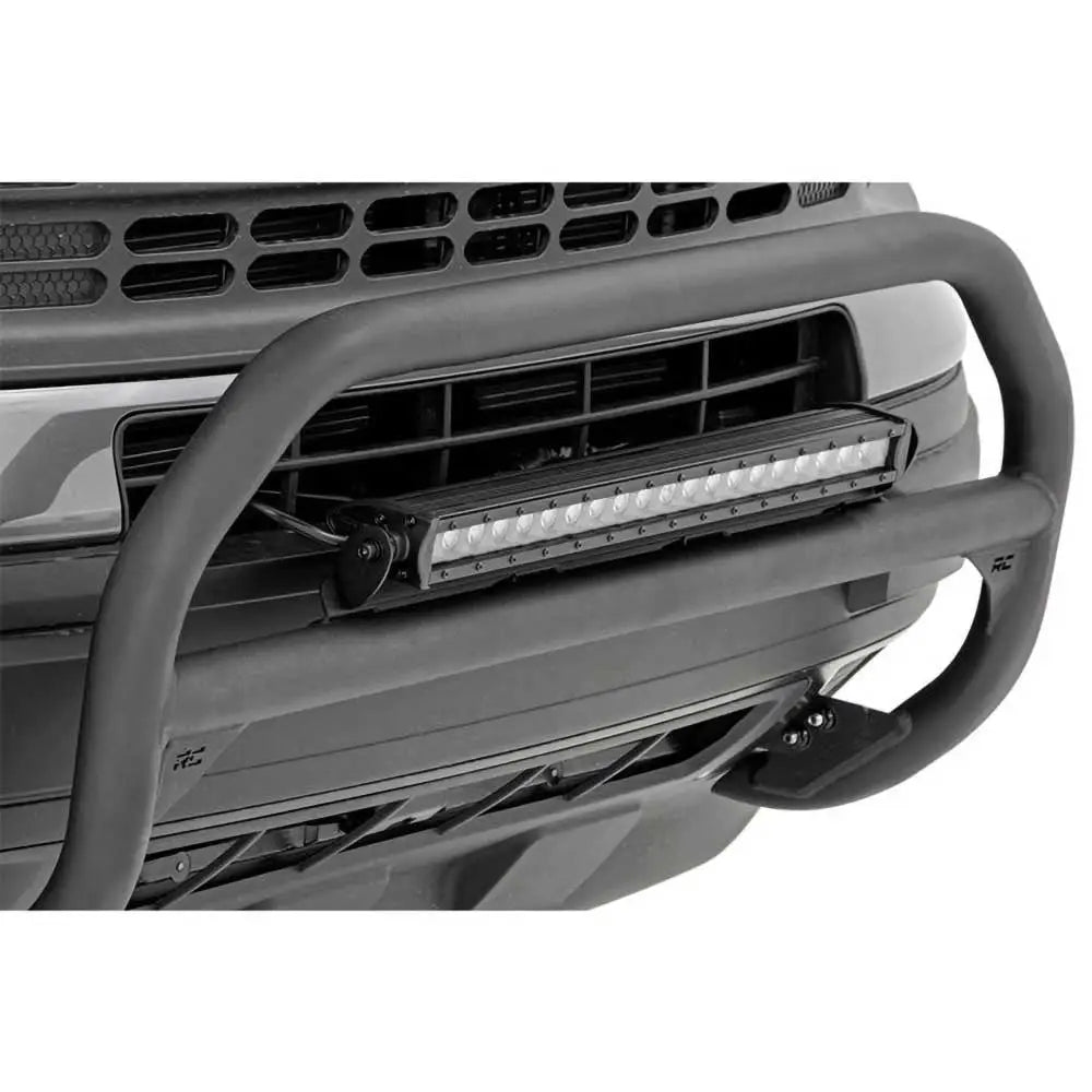 Kufanger med LED Cree 20" cool white DRL Black Series montert på Ford Bronco Sport, sett forfra.
