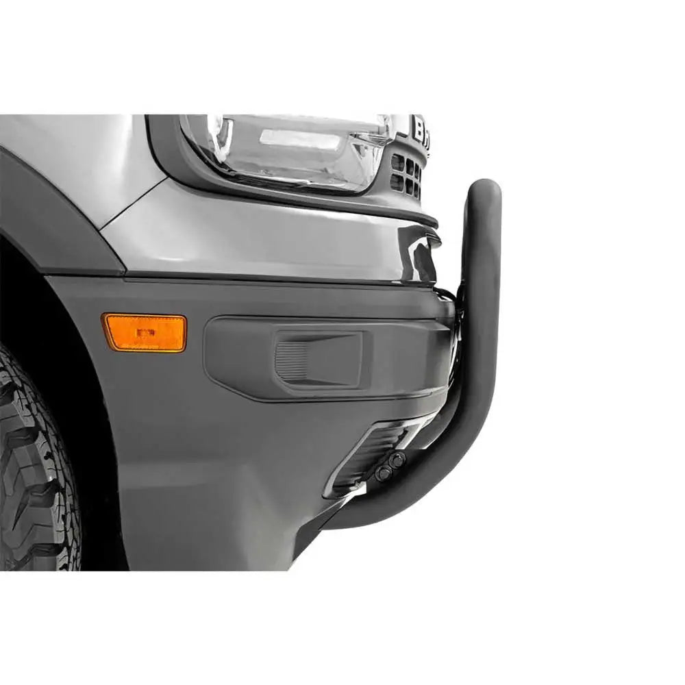 Lyktebøyle med LED Cree 20" DRL på grå Ford Bronco Sport, nærbilde av svart metallbøyle foran.