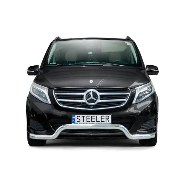 Frontbøyle på Mercedes V-Klasse 14-19 montert under grillen, krom utførelse, sett rett forfra.