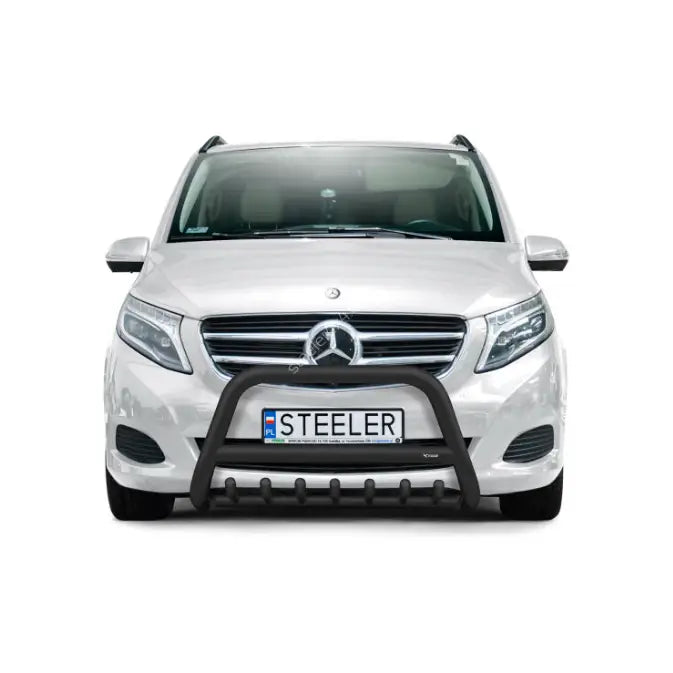 Kufanger Mercedes V-Klasse 14-19 montert foran, sort metall under grill med synlig "STEELER" på skiltet.
