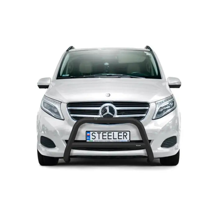 Kufanger til Mercedes V-Klasse 14-19 montert foran grill og skilt på sølvfarget bil, hvit bakgrunn.