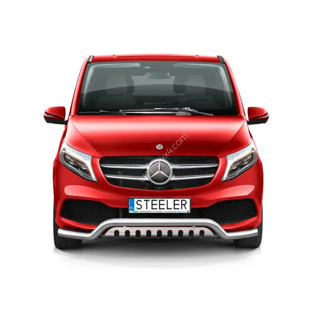Frontbøyle til Mercedes V-Klasse 19-, kromutførelse montert foran på rød bil med stor logo.