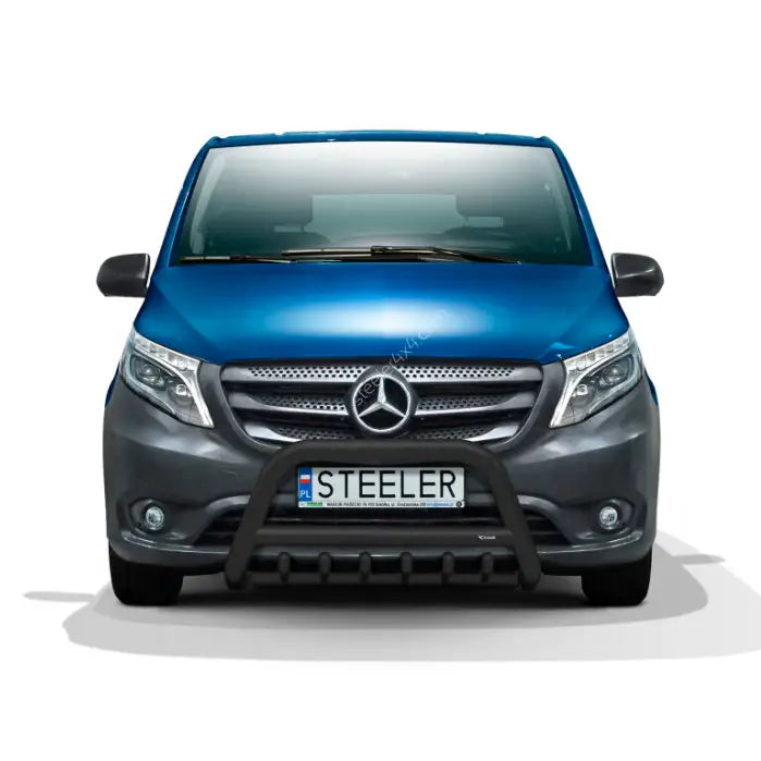 Kufanger til Mercedes Vito 14-20, svart frontbøyle montert på bil med blå og grå farge.