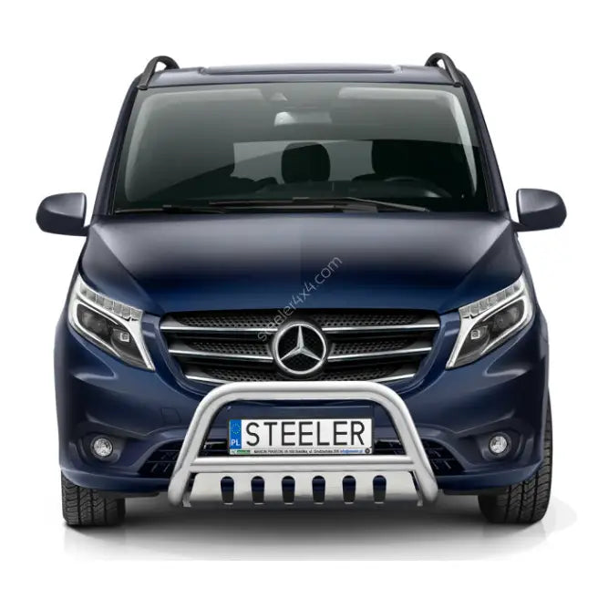 Frontbøyle Mercedes Vito 20- EC godkjent montert på mørkeblå varebil med sølvfarget kufanger.