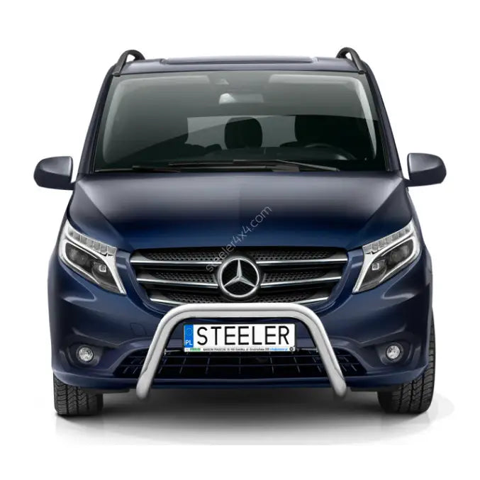 Frontbøyle til Mercedes Vito 20- i forkrommet stål montert foran grill og nummerskilt.