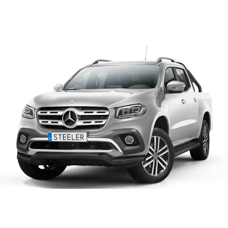 Kufanger på Mercedes X-Klasse 17- EC godkjent lav, sølv pickup med sorte detaljer og LED-lykter.