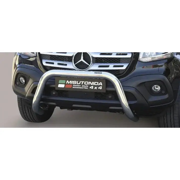 Frontbøyle Mercedes X-Klasse 17- i polert metall montert på sort SUV, sett forfra med grill og lykter.