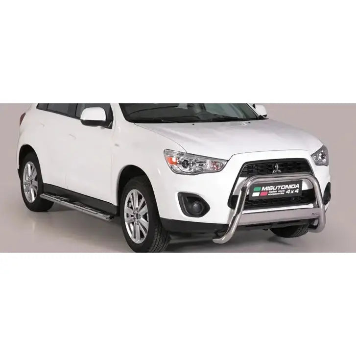 Frontbøyle Mitsubishi ASX 12-16 EC Godkjent montert på hvit SUV med krom kufanger og metallstigtrinn.
