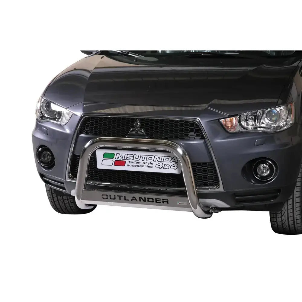 Frontbøyle Mitsubishi Outlander 10-12 EC godkjent montert på grå bil med synlig logo og skilt.