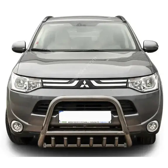 Frontbøyle Mitsubishi Outlander 12-15 EC godkjent montert foran grillen på grå SUV.