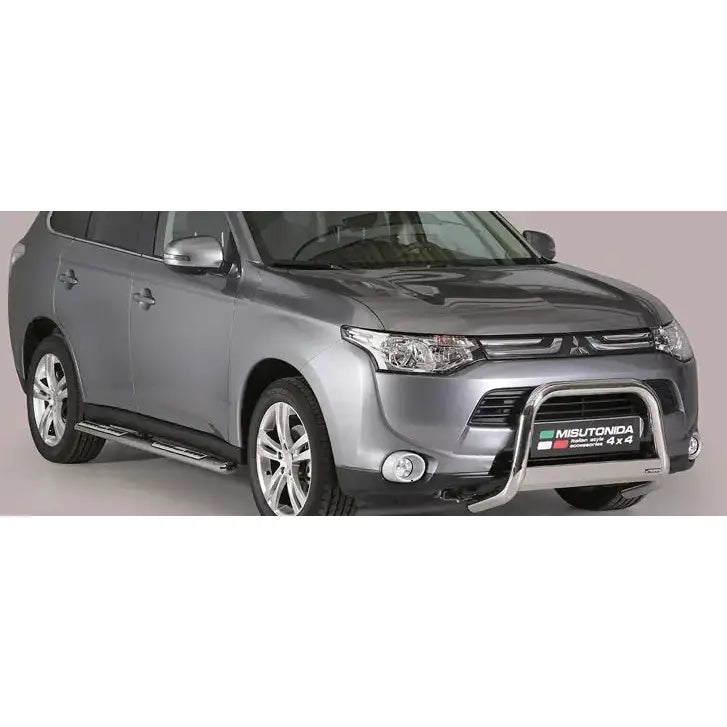 Frontbøyle Mitsubishi Outlander 13-15 EC Godkjent montert på grå SUV med krom kufanger og stigtrinn.