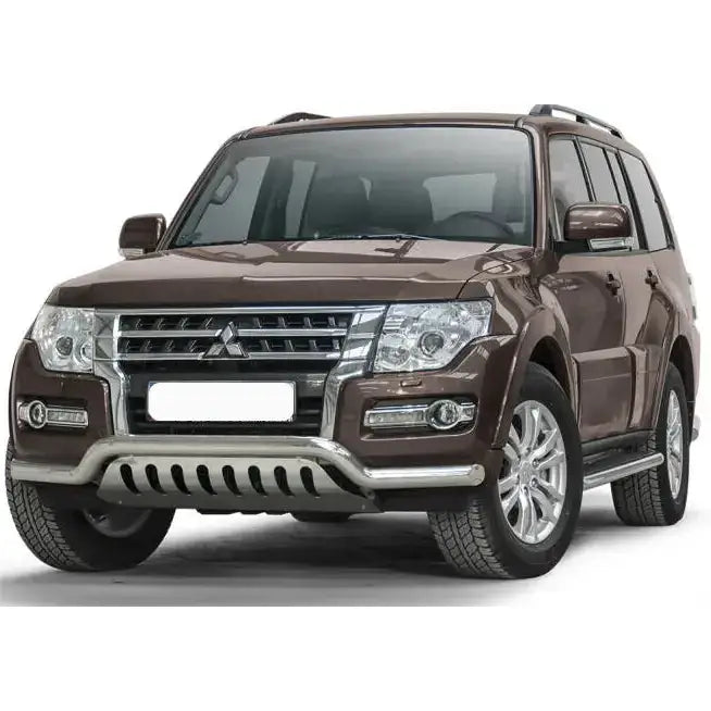 Frontbøyle Mitsubishi Pajero 07-15 EC godkjent lav montert på brun SUV med kromdetaljer og sølvfelger.