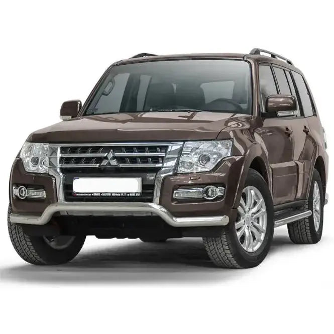 Frontbøyle Mitsubishi Pajero 15- EC godkjent lav montert på mørkebrun SUV med kromdetaljer.