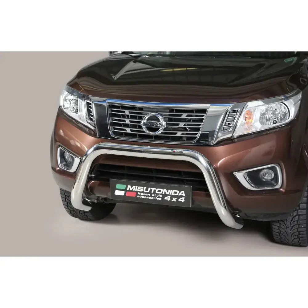 Frontbøyle Nissan Navara NP300 16- Super Bar Inox montert på brun SUV sett rett forfra.