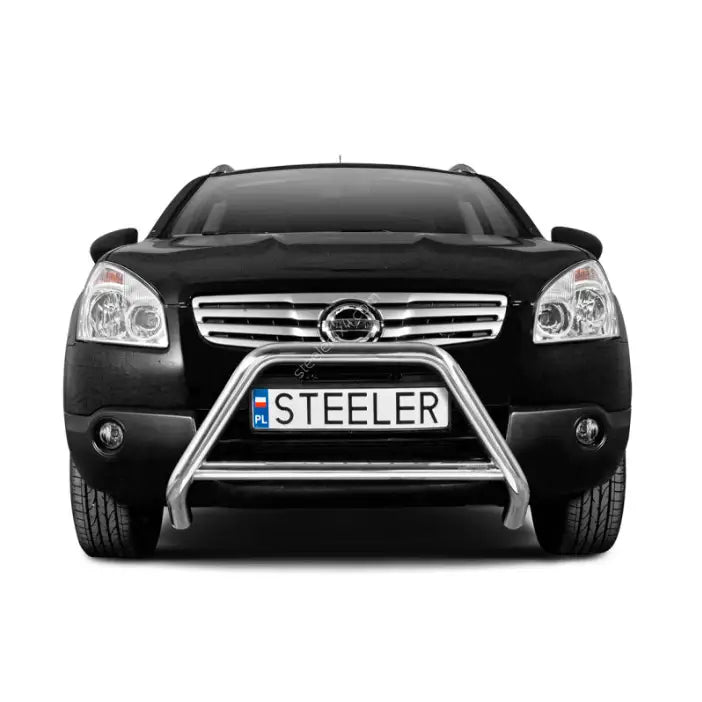 Frontbøyle på Nissan Qashqai 07-10 med sølvfarget kufanger foran grillen, sett rett forfra.