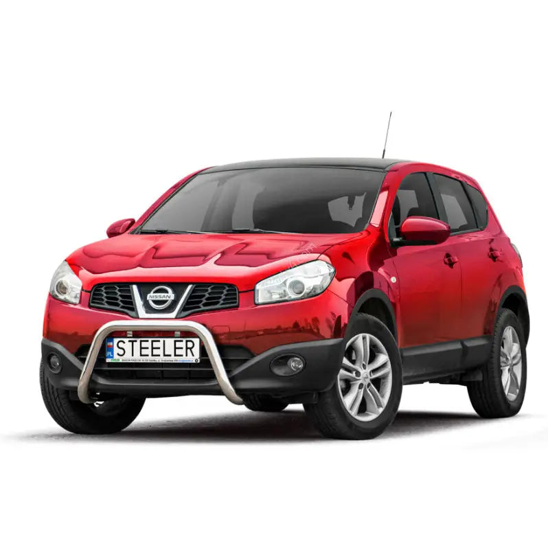 Frontbøyle Nissan Qashqai 10-13 montert på rød SUV med sølvfarget kufanger foran, hvit bakgrunn.