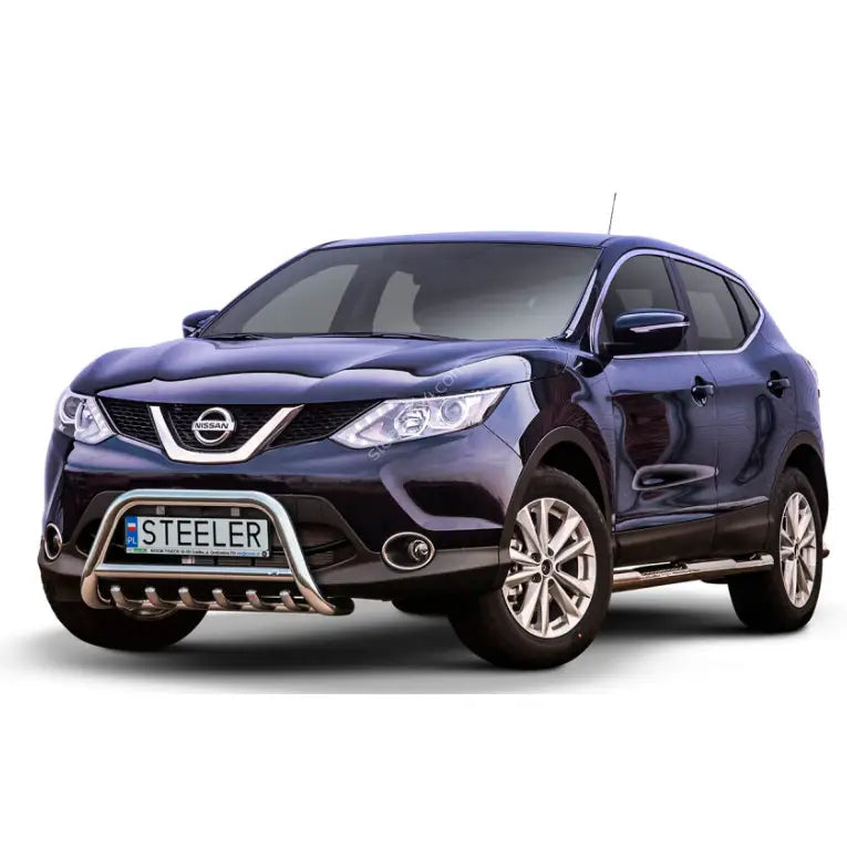 Frontbøyle på Nissan Qashqai 13-17 EC godkjent med sølvfarget kufanger og sidebeskyttere.