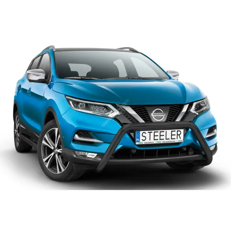 Kufanger på Nissan Qashqai 17-21, sort bøyle montert foran grillen på blå SUV med LED-lykter.