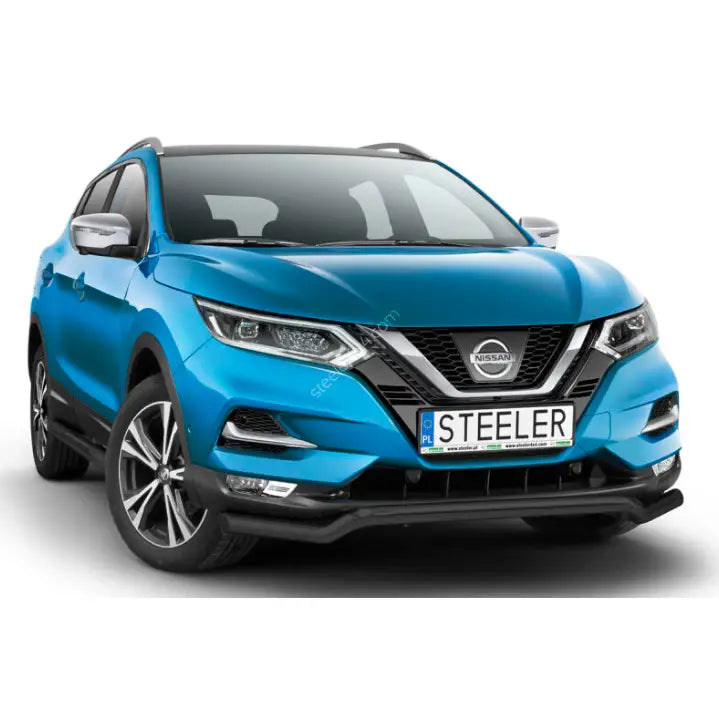 Kufanger på blå Nissan Qashqai 17-21 med LED-lys, blanke speil og sorte detaljer foran.